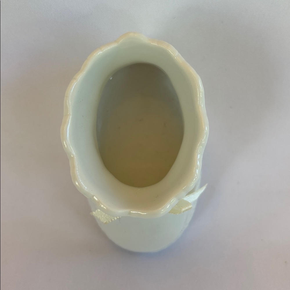 Vintage 2001 Baby Adorable White With Yellow Bow Bootie Porcelain Favor - Picture 6 of 11